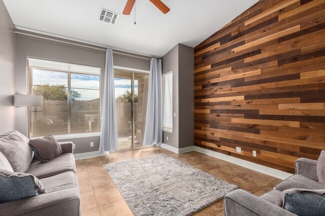 Building Photo - Beautiful Townhome in the Gated Stonecliffe Community – Foothills Living!