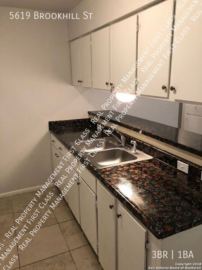 Foto del edificio - 5619 Brookhill St