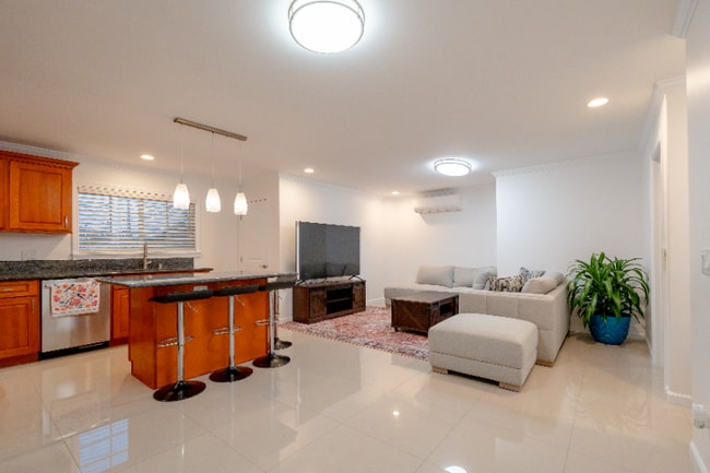 Foto del edificio - 2240A Metcalf St