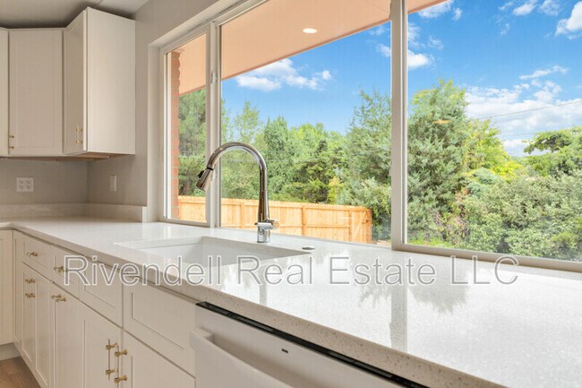 Building Photo - 3302 Yarrow Ct