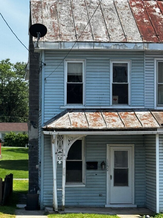 Primary Photo - 2 Bdrm, 1 Bath Half House