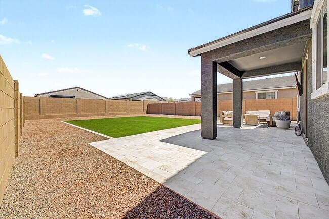 Foto del edificio - 7598 W Smoketree Dr