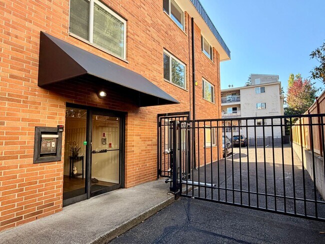 Foto del edificio - 845 NE 125th St
