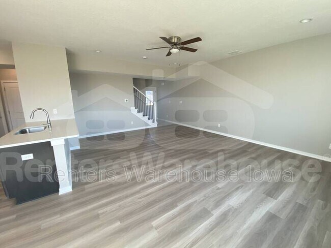 Building Photo - 7000 Lake Hill Dr