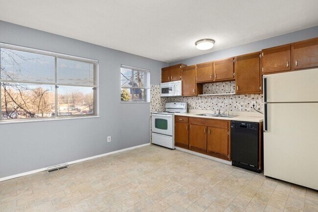 Building Photo - 2-Bedroom Apartment Coming Soon!