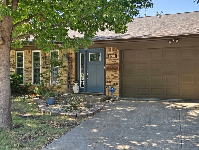 Building Photo - 2211 Placid Dr