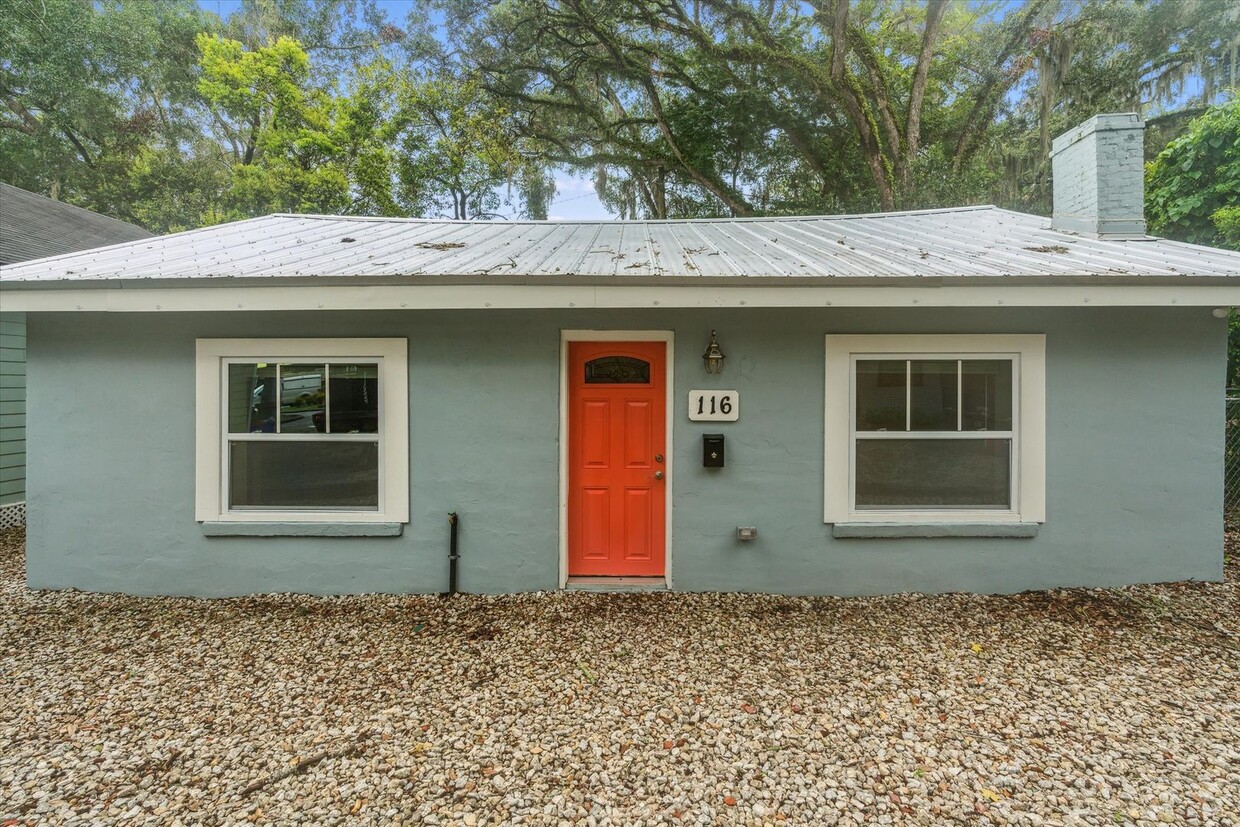 Primary Photo - Newly Renovated 2 Bedroom House in Center ...