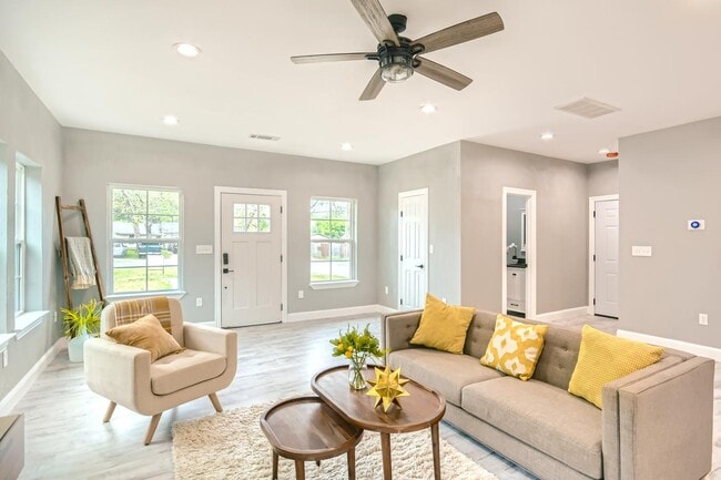 Foto del edificio - North Oak Cliff home 2 miles from Bishop Arts District