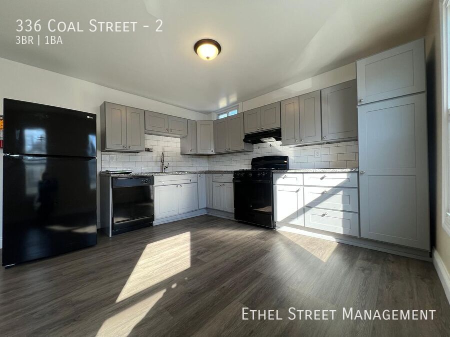 Primary Photo - 336 Coal St