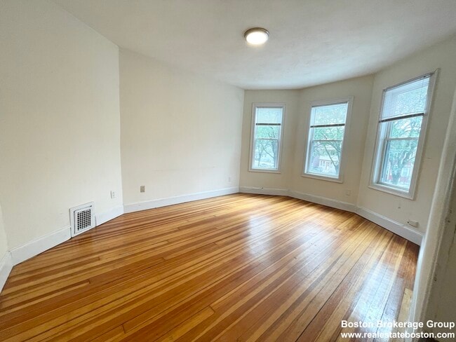 Building Photo - 31 Edison Green