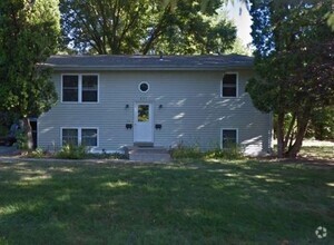 Building Photo - 837 1/2 N Summit St