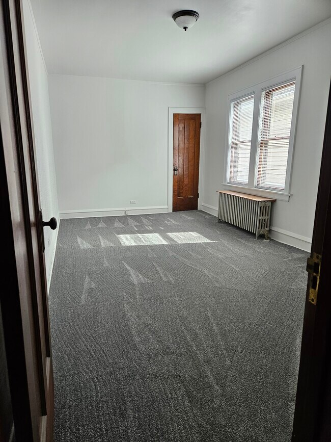 18x10 bdrm with walk-in closet - 4430 N Monitor Ave