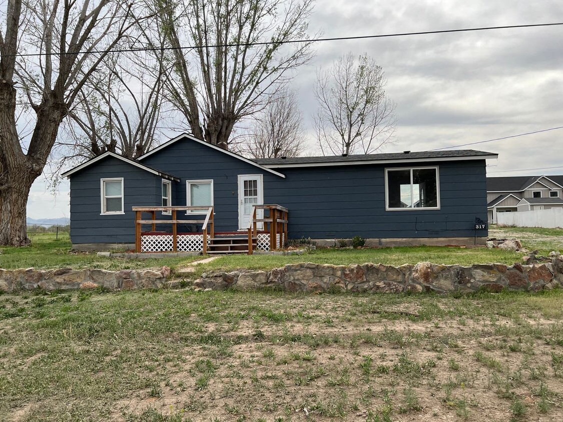 2.3 acres full use. animals. irrigation ... - 2.3 acres full use.  animals.  irrigation ...