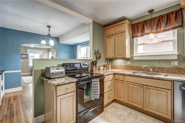 Building Photo - 4921 Bromley Ln