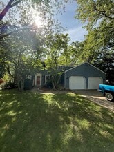 Building Photo - 116 Woodview Ct