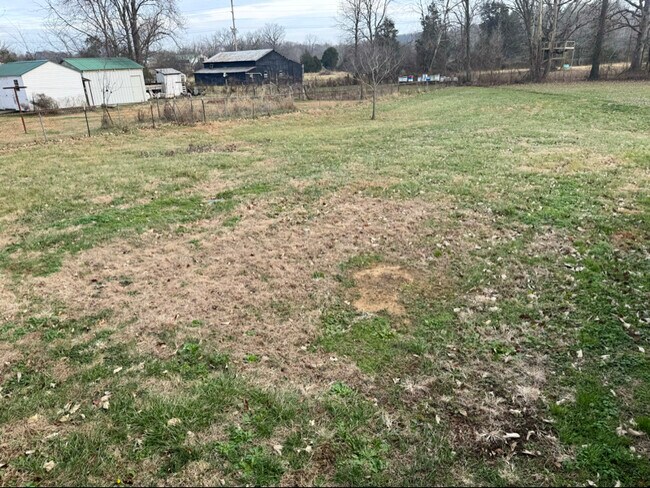 Foto del edificio - 2866 W Blue Lick Rd