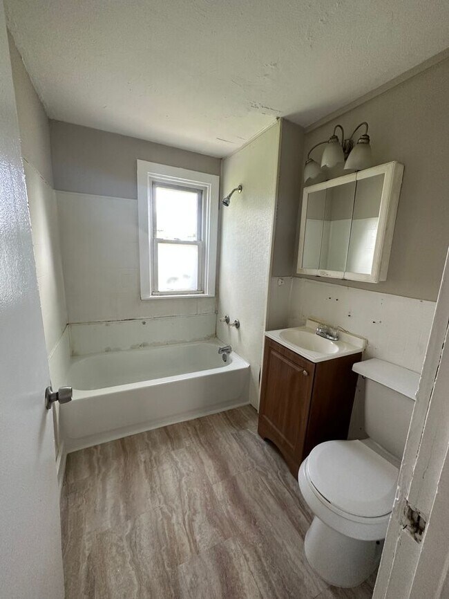 Building Photo - 3672 E 144th St