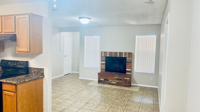 Building Photo - Updated 2 Bed/2 Bath Condo at Baseline Rd ...