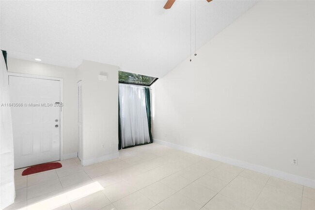 Foto del edificio - 7144 Sportsman Dr