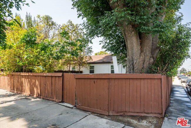 Building Photo - 10718 Elliott Ave