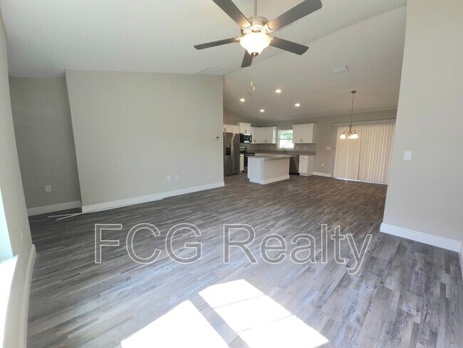Foto del edificio - 7838 N Vivian Way