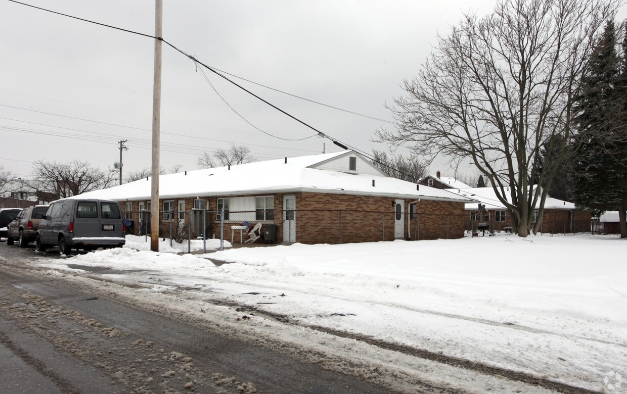 3929 Mahoning Rd NE, Canton, OH 44705 Apartments in Canton, OH