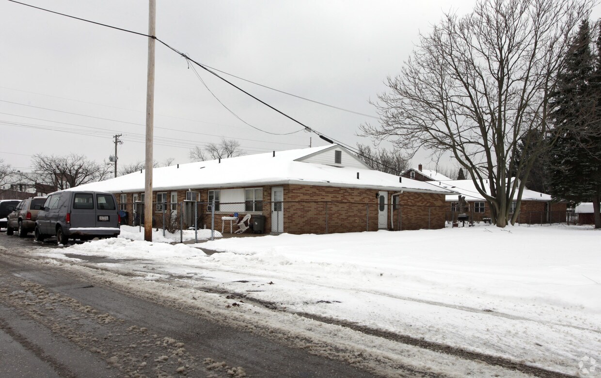Foto del edificio - 3929 Mahoning Rd NE