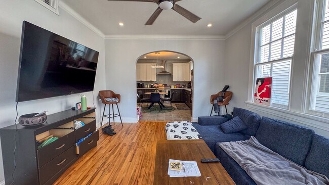 Foto del edificio - New construction, looking to accommodate a group of three (3) to seven (7) for a 6-month lease st...