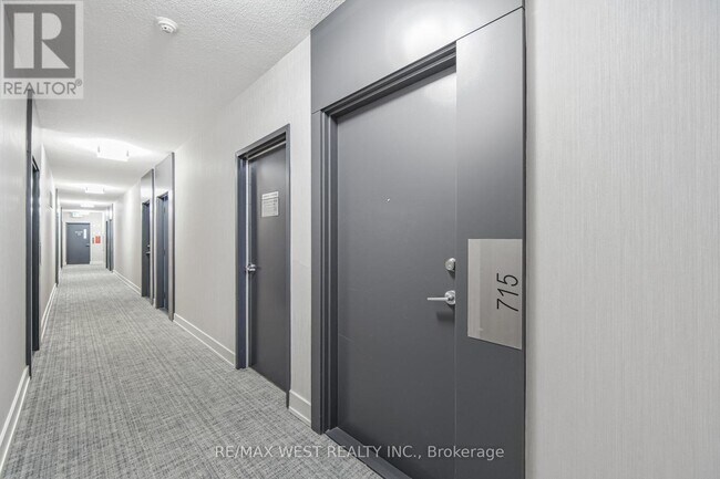 Building Photo - 169 Fort York Blvd