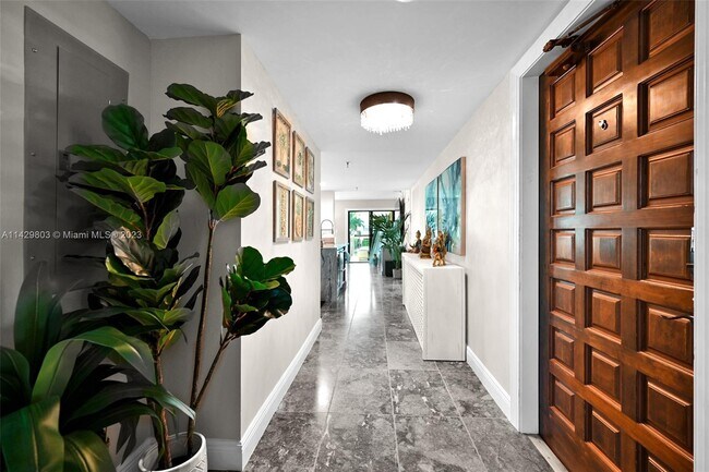 Foto del edificio - 372 Golfview Rd