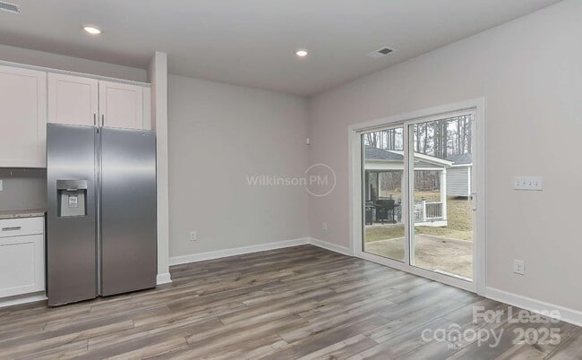 Foto del edificio - 4104 Armstrong Farm Dr