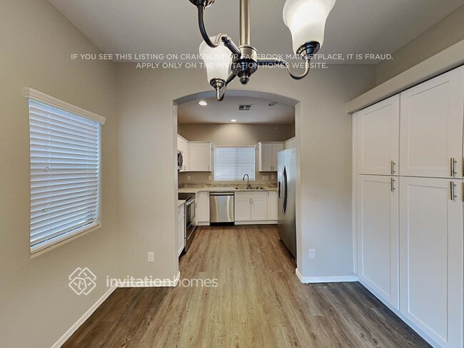 Building Photo - 4708 E Laurel Ave