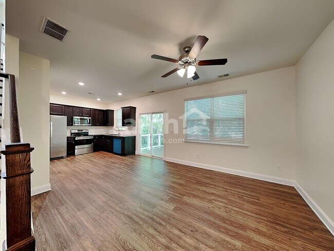Building Photo - 111 Cobblestone Dr