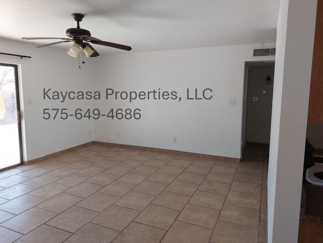 Building Photo - Roomy Duplex Apartment Convenient to NMSU