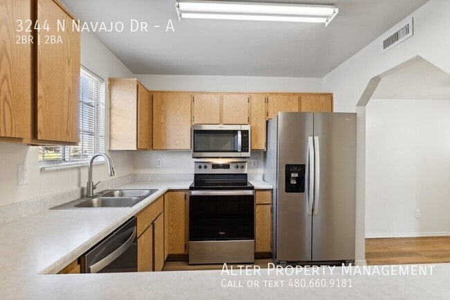 Building Photo - 3244 N Navajo Dr