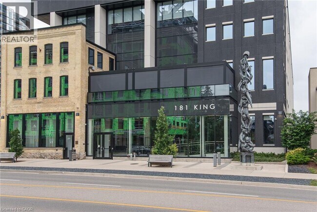 Photo du bâtiment - 181 King St S