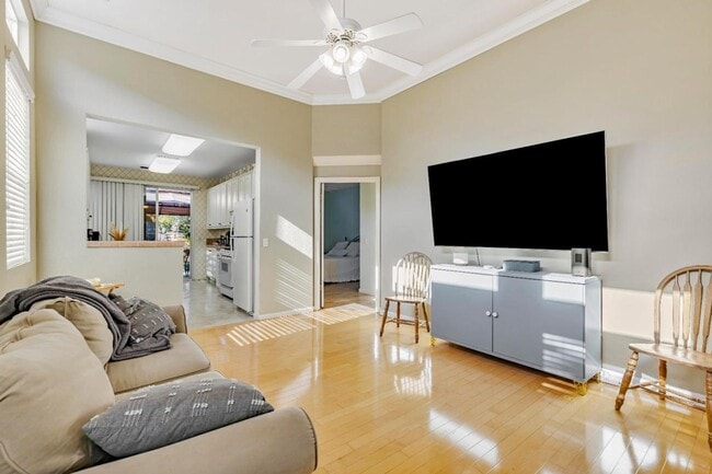 Foto del edificio - CHARMING 2 BEDROOM & 2 BATHROOM DUET! LOVE...