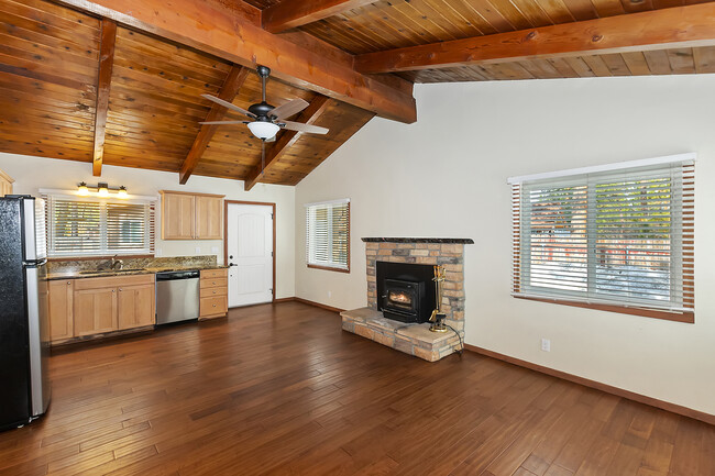 Building Photo - 40157 Highland Rd