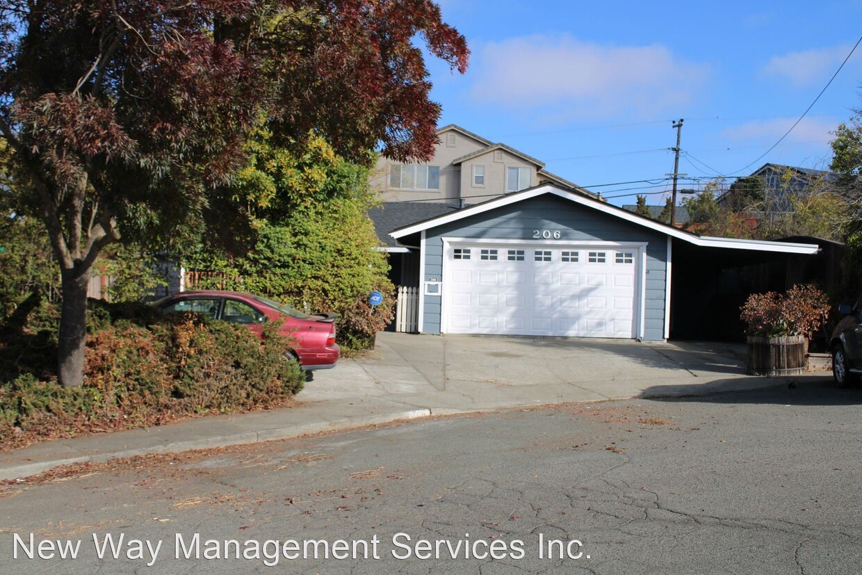 Foto principal - 4 br, 2.5 bath House - 206 Cardinal Ave