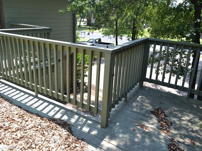 Building Photo - 2 br, 1 bath 4plex - 809 San Pedro Dr D