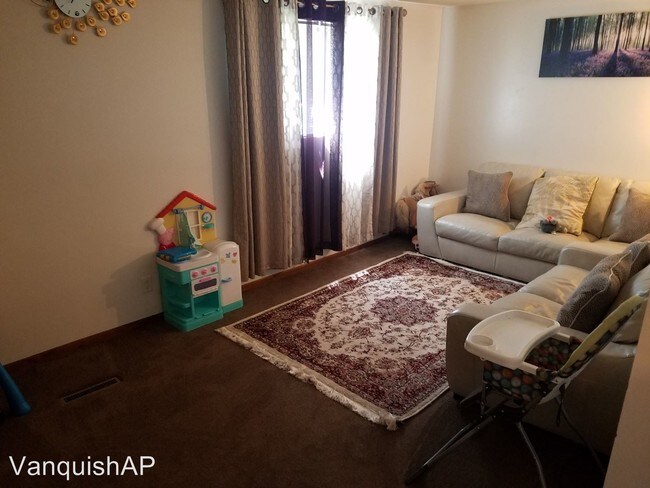 Foto del edificio - 2 br, 1 bath Apartment - 2281 11th Ave E