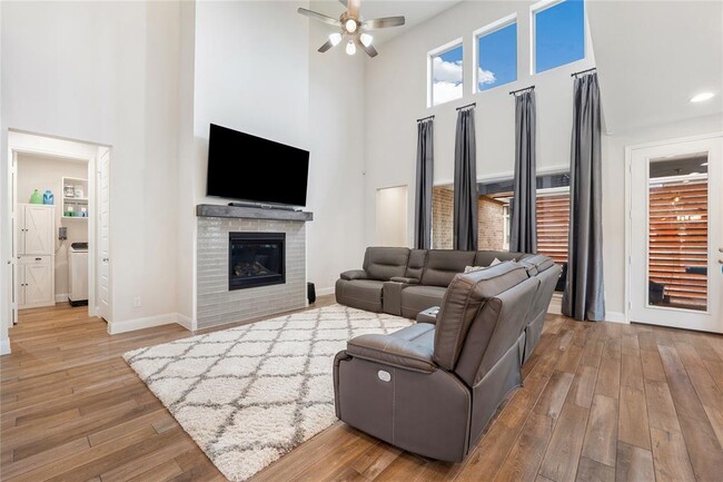 Building Photo - 212 Gary Wayne Dr