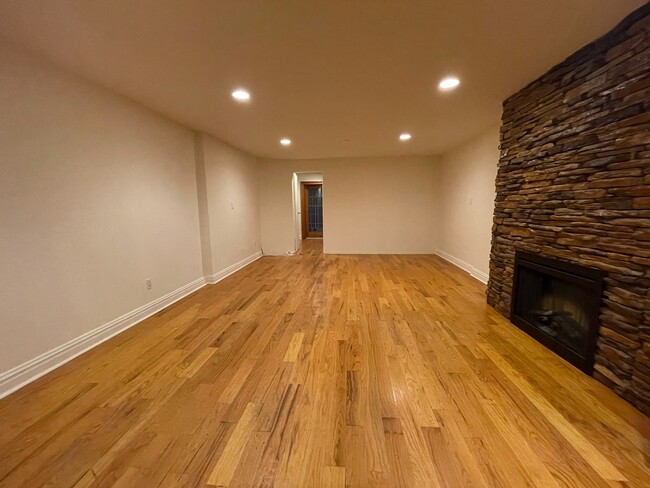 Foto del edificio - 212 E 35th St
