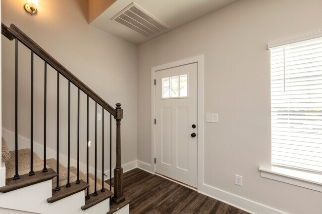 Foto del edificio - 3 Bedroom Home With Large Primary Suite