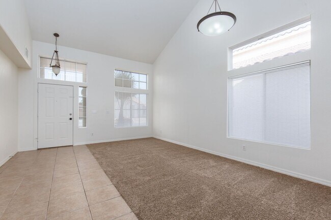 Building Photo - Large 4 bedroom home for less than $2000!