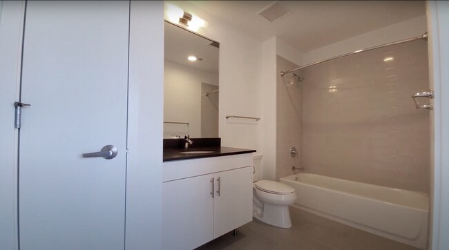 Bathroom - 506 N Milwaukee Ave
