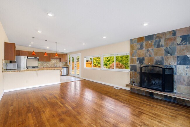 Foto del edificio - Bellevue 3 Bedroom 1.5 Bath - Detached Gar...