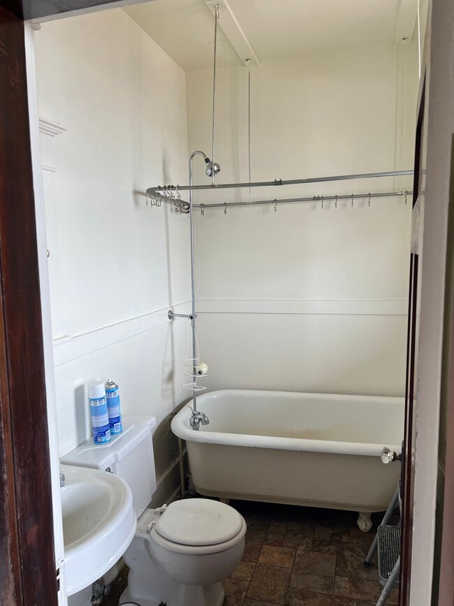 Building Photo - 632 W Quartz St