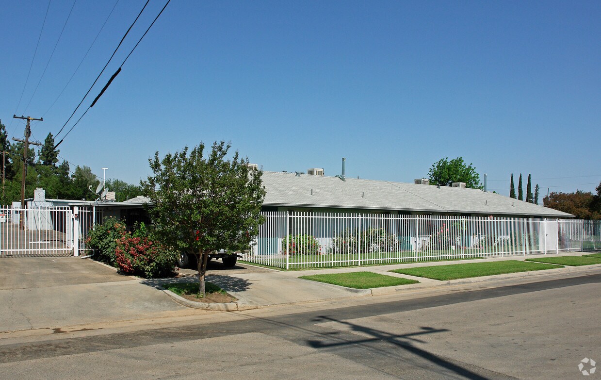 Primary Photo - 1343 N Mariposa St