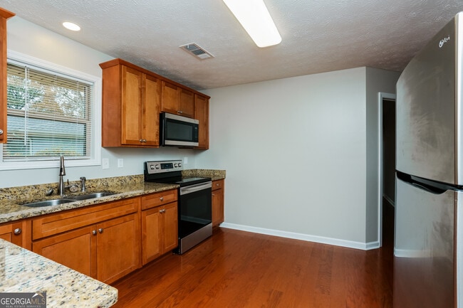 Building Photo - 1677 Pheasant Dr